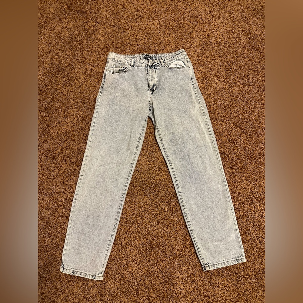BOOHOO MAN Relaxed Fit Light Blue Jeans